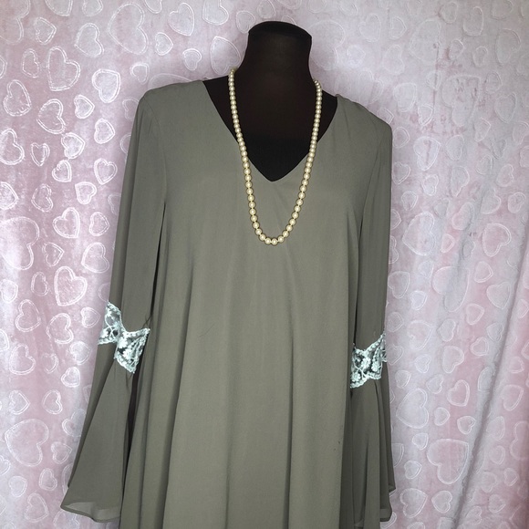 Umgee long bell sleeve chic&beautiful top … - Picture 1 of 7
